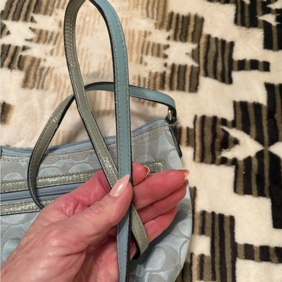 Coach Elegant Blue Shoulder Bag - Picture 4 of 8